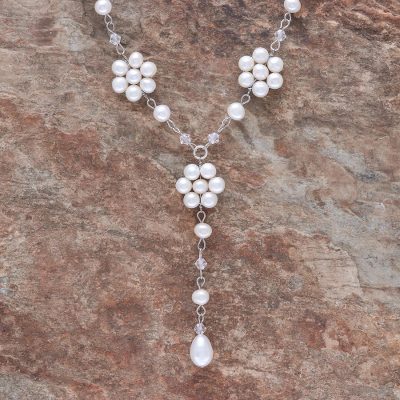Pearl flower necklace, 'Dew-Kissed' - Pearl Y Necklace Handmade in Thailand