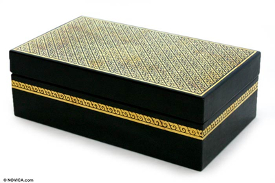 Lacquered jewelry box, 'Floral Sky' - Lacquered jewelry box