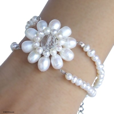 Pearl floral bracelet, 'White Chrysanthemum' - Pearl floral bracelet