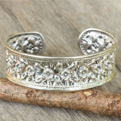 Sterling silver cuff bracelet, 'Exquisite Nature' - Floral Sterling Silver Cuff Bracelet from Thailand