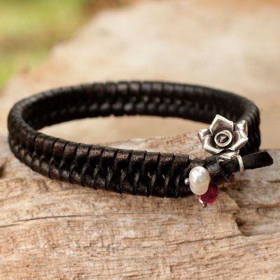 Leather and pearl floral bracelet, 'Black Rose Nest' - Braided Leather Bracelet