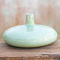 Jarrón de cerámica Celadon, 'Classic Green' - Jarrón de cerámica Celadon de Tailandia