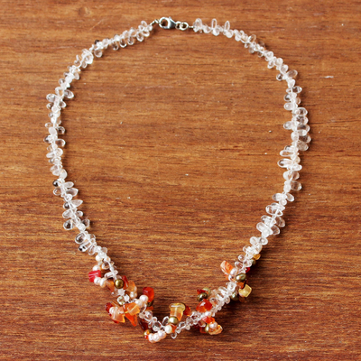 Halskette aus Perlen und Rosenquarzsträngen - Halskette aus Perlen und Rosenquarzsträngen
