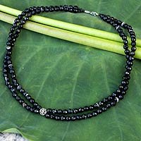 Onyx-Halskette, „Profound“ – Einzigartige Perlenkette aus Onyx