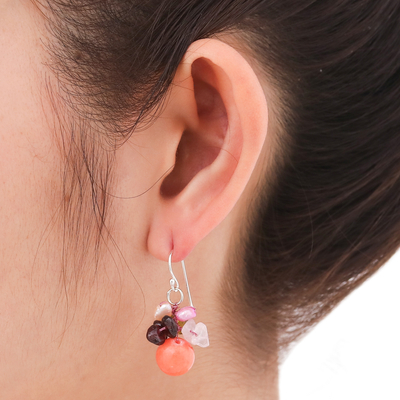 Pendientes cluster de perlas y cuarzo rosa - Aretes colgantes de perlas y cuarzo rosa