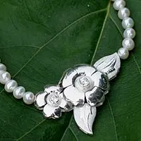 Perlenhalsband, 'Blume der Liebe' - Perlenhalsband