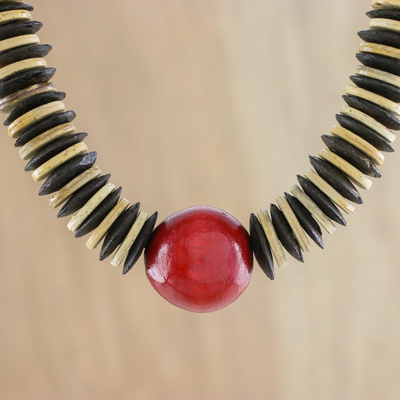 Halskette aus Kokosnussschalen-Perlen - Fair gehandelte Halskette aus Kokosnussschalen und Holzperlen