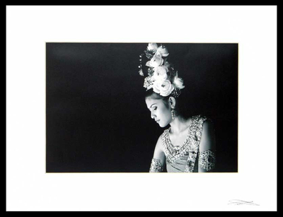 'Loi Kra Thong Dancer' - Artwork
