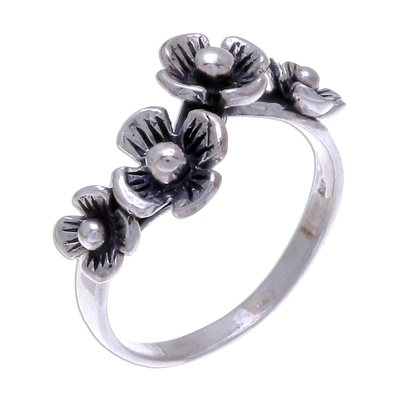 Sterling silver flower ring, 'Daisy Quartet' - Artisan Crafted Floral Sterling Silver Band Ring