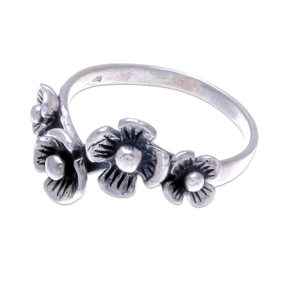 Sterling silver flower ring, 'Daisy Quartet' - Artisan Crafted Floral Sterling Silver Band Ring