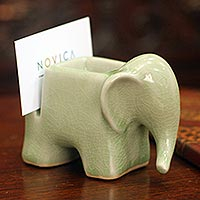 Portatarjetas y clip de cerámica Celadon, 'Green Elephant' - Tarjetero de cerámica Celadon