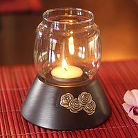 Kerzenhalter aus Mangoholz, „Rose Glow“ – Kerzenhalter aus Mangoholz