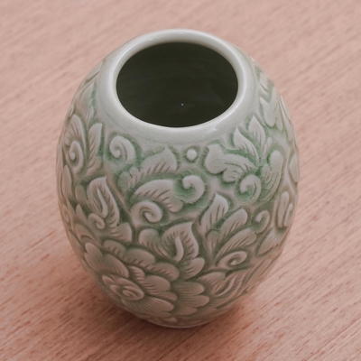 Seladon-Keramikvase, 'Thai-Pfingstrose'. - grüne celadon-keramik-vase