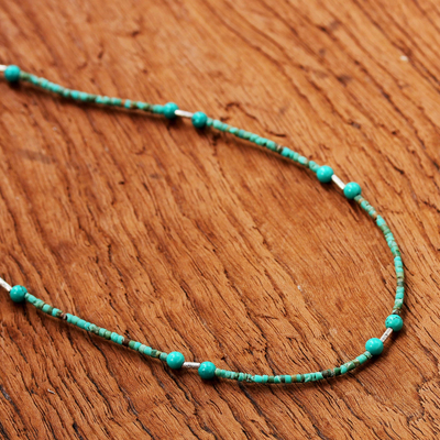 Türkisfarbene Perlenkette - Halskette aus rekonstituierten türkisfarbenen Perlen