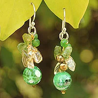 Pendientes de racimo de perlas y peridotos - Pendientes colgantes tailandeses hechos a mano