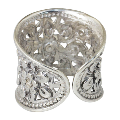 Sterling silver flower ring, 'Mae Ping Jasmine' - Floral Sterling Silver Band Ring from Thailand