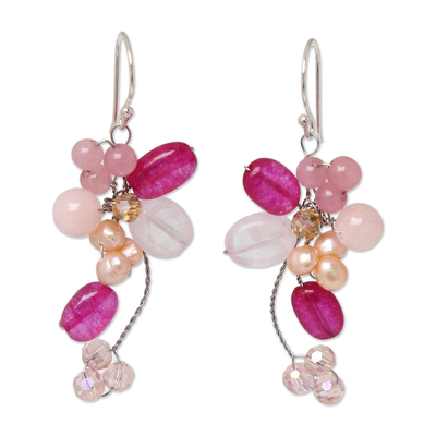 Pendientes en racimo de perlas cultivadas y cuarzo rosa - Aretes de racimo de cuarzo rosa y perlas cultivadas hechos a mano
