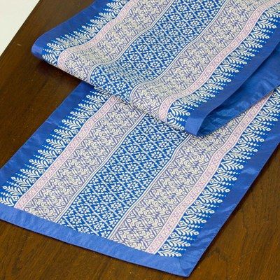 Tischläufer aus Baumwolle, „Blue Camellia“ – Tischläufer aus Baumwolle