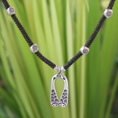 Silver choker, 'Hill Tribe Horseshoe' - Handmade Hill Tribe Silver Choker Necklace