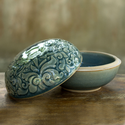 Celadon-Keramikdose, 'Majestätische Pfingstrose'. - Celadon-Keramik-Kasten