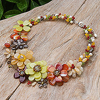 Collar de perlas cultivadas y cornalina, 'Joyous Camellia' - Collar de perlas cultivadas y cornalina