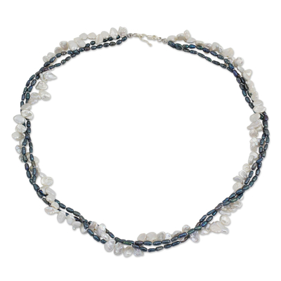 Halskette aus Zuchtperlensträngen - Halskette aus Zuchtperlensträngen