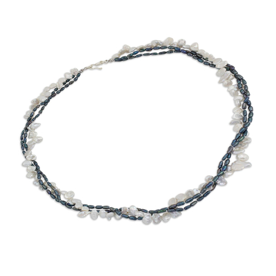 Halskette aus Zuchtperlensträngen - Halskette aus Zuchtperlensträngen