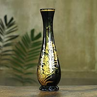 Lackierte dekorative Holzvase „Goldene Orchidee“ – handgefertigte thailändische lackierte Vase mit Blattgold-Orchidee