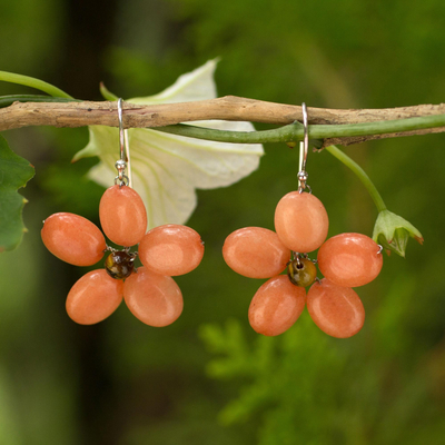 Ohrhänger aus Quarz- und Tigerauge-Perlen, „Ginger Chiang Mai Flower“ - Handgefertigte thailändische Quarz-Tigerauge-Blumenohrringe