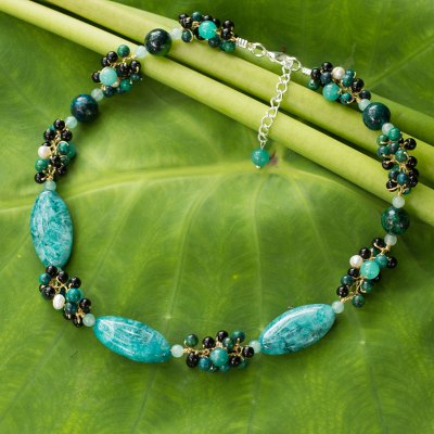 Cultured pearl choker, 'Green Lily Garland' - Artisan Crafted Pearl and Garnet Choker Necklace