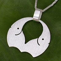 Sterling Silber Anhänger Halskette, 'Romantische Elefanten' - Sterling Silber Elefant Halskette aus Thailand