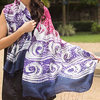 Mantón batik de seda, 'Ocean Hyacinth' - Mantón batik de seda pintado a mano