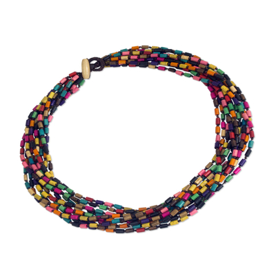 Holz-Torsade-Halskette, „Chiang Mai Belle“ – Holzperlen-Halskette in Regenbogenfarben