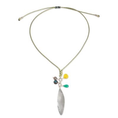 Halskette mit Anhänger aus Silber und Chrysokoll - Halskette aus Silber und mehreren Edelsteinen, handgefertigter Schmuck