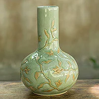 Celadon-Vase, „Jungle Blooms“ – Glasierte Celadon-Vase, handgefertigt in Thailand