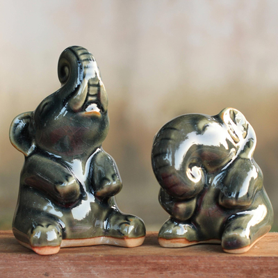 Estatuillas de cerámica Celadon, (par) - Elefantes de cerámica celadón verde oscuro hechos a mano (par)