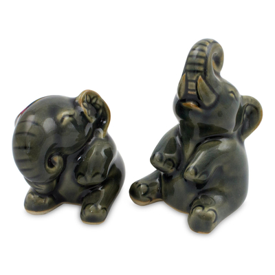 Estatuillas de cerámica Celadon, (par) - Elefantes de cerámica celadón verde oscuro hechos a mano (par)