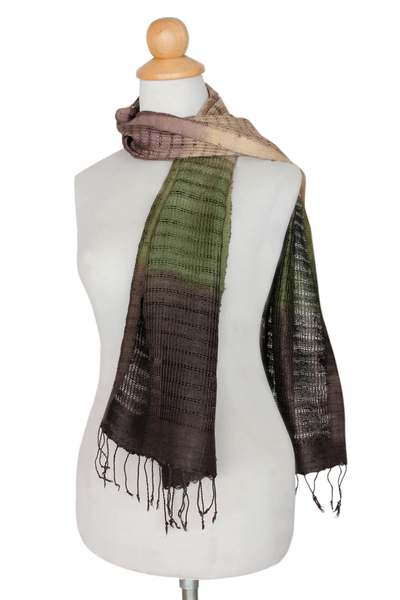 Pañuelo de seda - Pañuelo de seda de corteza teñida verde y marrón de comercio justo