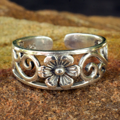 Sterling silver toe ring, 'Blossoming Paths' - Flower Toe Ring in Sterling Silver Thai Artisan Jewelry