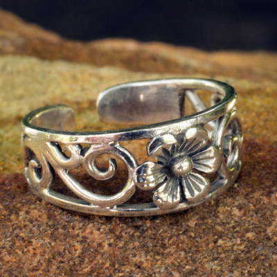 Sterling silver toe ring, 'Blossoming Paths' - Flower Toe Ring in Sterling Silver Thai Artisan Jewellery