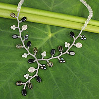 Collar de perlas cultivadas y cuentas de ónix, 'Coral gris' - Collar de cuentas de perlas y gemas múltiples hecho a mano