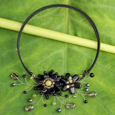 Halskette aus Onyx und Zuchtperlenblüten 'Black Sonata' - Handgefertigte Halskette aus Onyx und Perlen