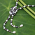 Halskette aus Zuchtperlensträngen - Handgeknüpfte lange Perlenkette in Weiß und Grau