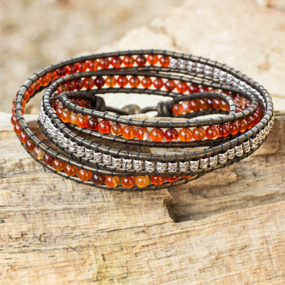Wickelarmband aus Leder und Karneol - Handgefertigtes Armband aus Fair-Trade-Leder, Karneol und Silber