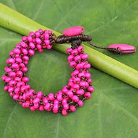 Wood beaded bracelet, 'Opulent Pink'
