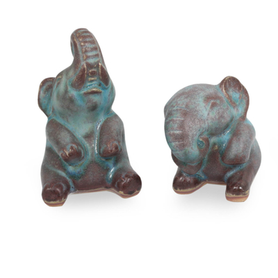 Estatuillas de cerámica Celadon, 'Elefantes felices antiguos' (par) - Esculturas de cerámica tailandesa Celadon (par)