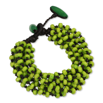 Holzperlenarmband, 'Chartreuse' - Gelbgrünes handgeknüpftes Perlenarmband