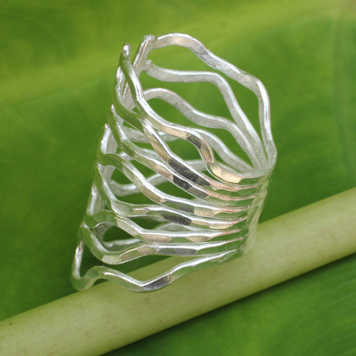 Wickelring aus Sterlingsilber, „Monarch“ – Thailändischer Wickelring aus gehämmertem Silber