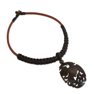 Halskette mit Kokosnussschalen-Anhänger - Handgefertigte geschnitzte Halskette mit Phönix-Anhänger aus Kokosnussschale