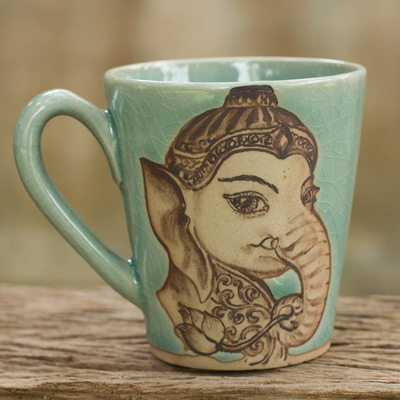 Seladon-Keramikbecher, „Baby Ganesh“ – Aqua-Seladon-Keramikbecher mit handbemaltem Ganesh